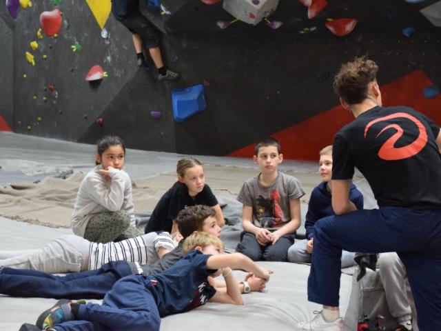 Isatix vous propose des stages d'escalade de Bloc pour les vacances de vos bambins! 